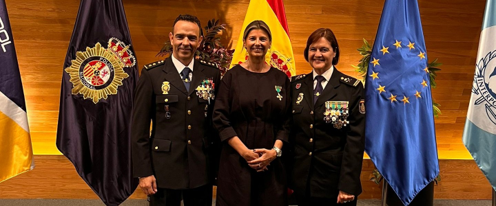 Ana Caballero recibe la Orden del Mérito Policial